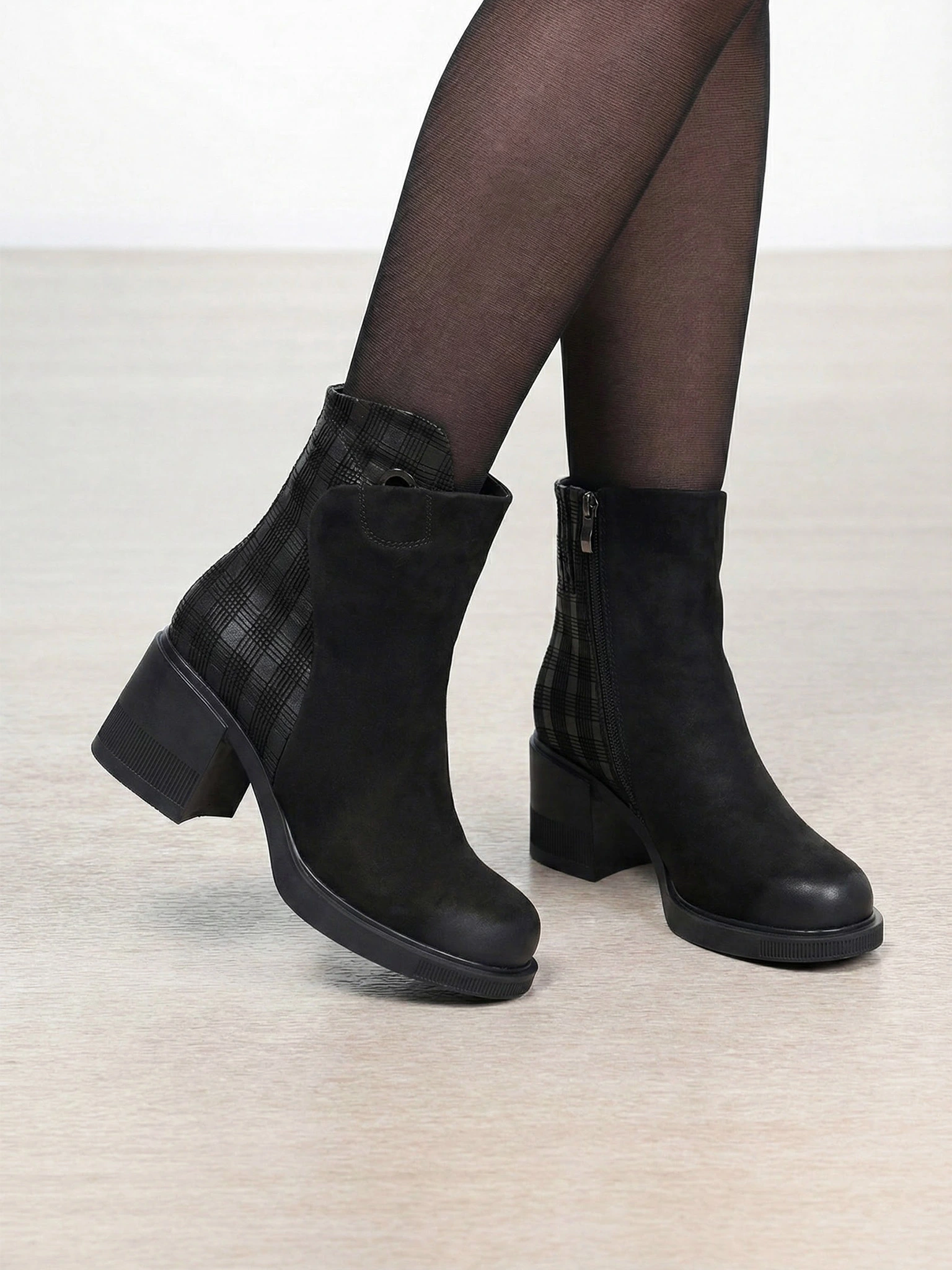 Ботильоны комбинированные черного цвета на высоком каблуке